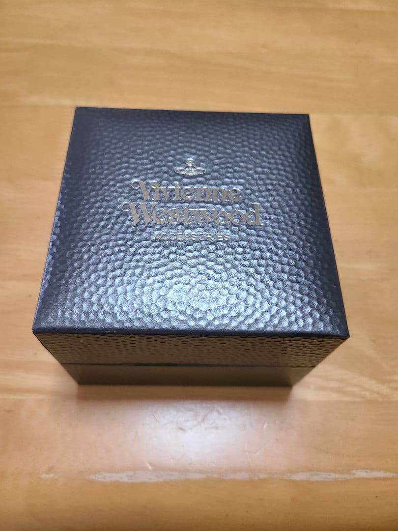 Vivienne Westwood の腕時計です(レディース用)