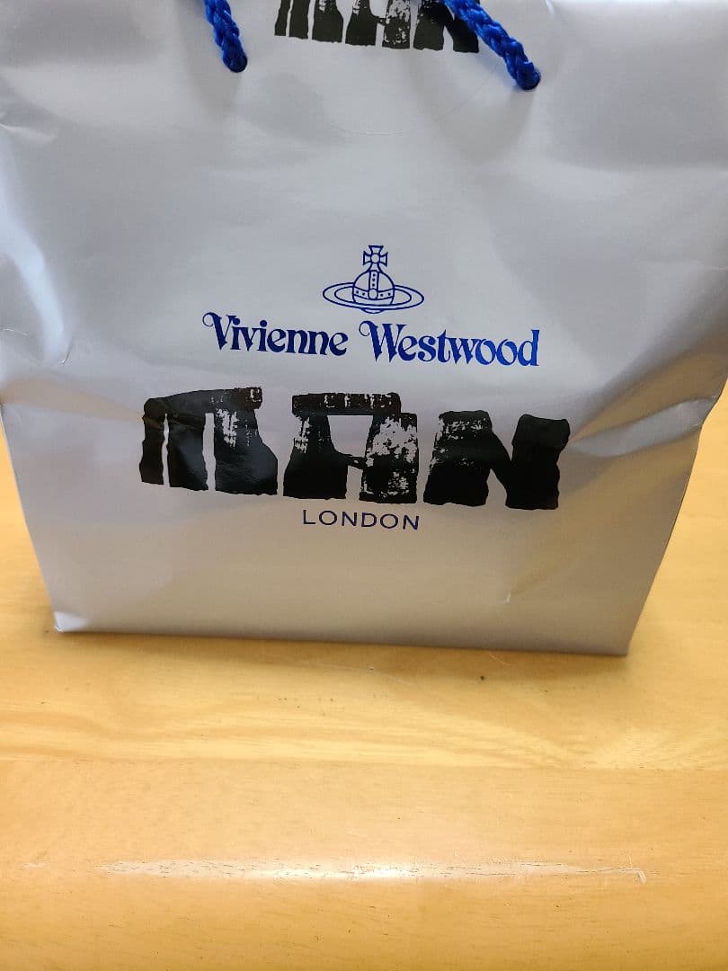 Vivienne Westwood の腕時計です(レディース用)