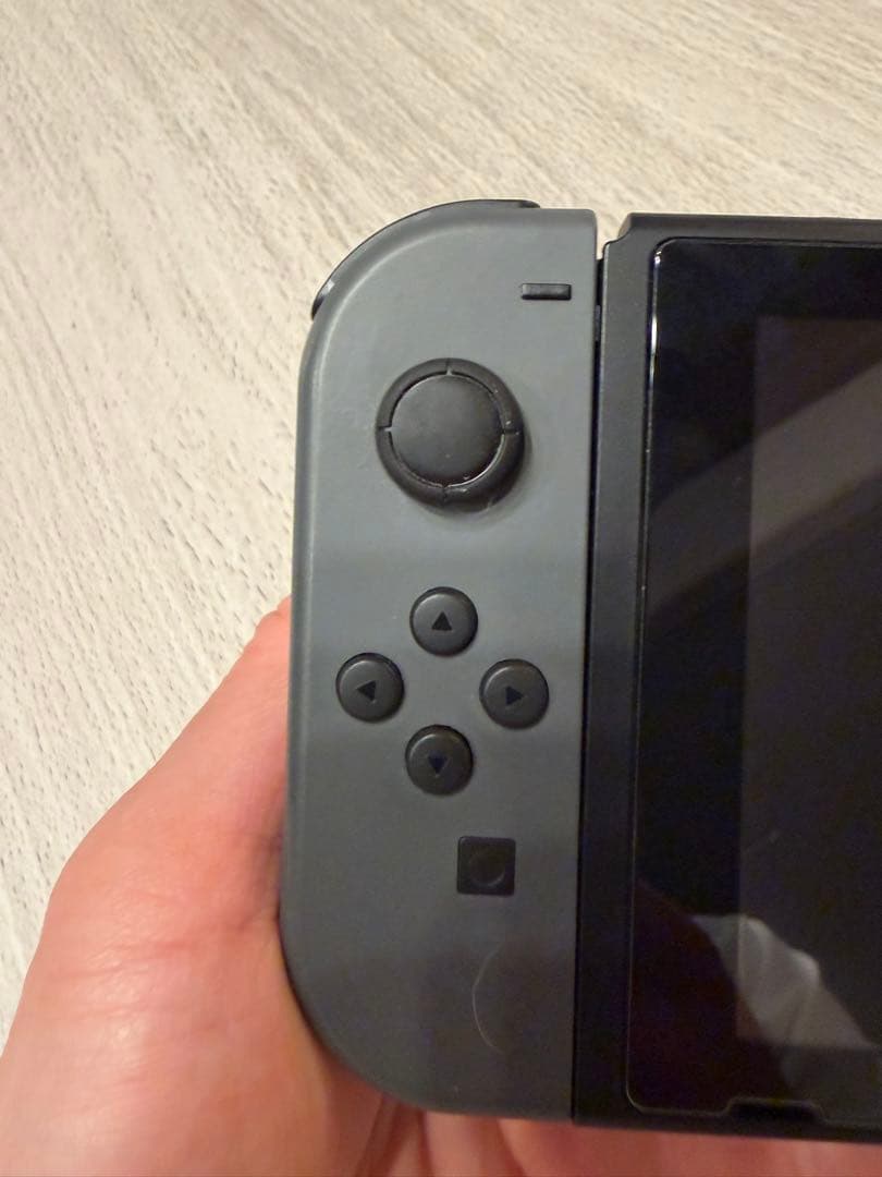 ア*ン様 NINTENDO SWITCH 本体 付属品 ケース付き　液晶保護シー