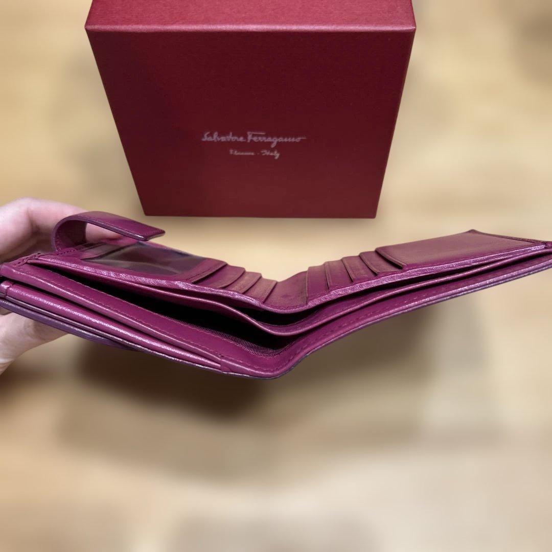 フェラガモ／二つ折り財布