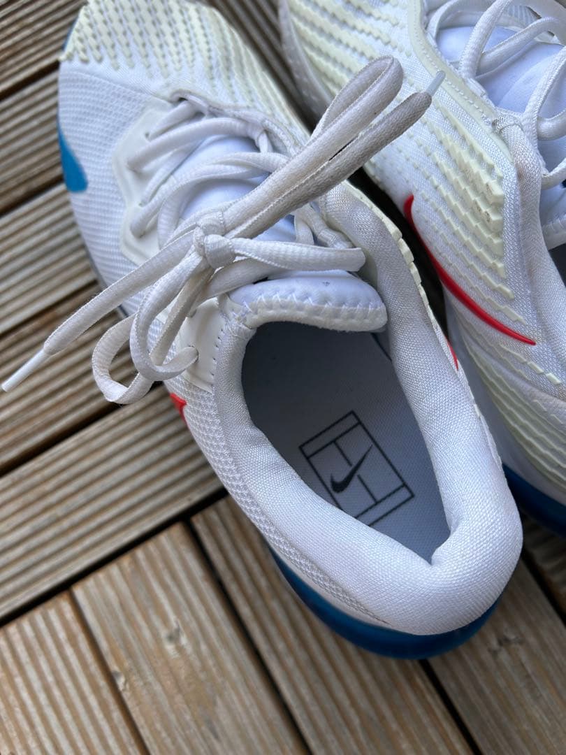 アニメ映画様★Nike テニスシューズ ホワイト/ブルー/レッド