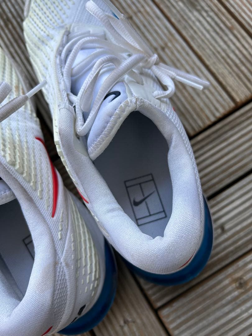 アニメ映画様★Nike テニスシューズ ホワイト/ブルー/レッド