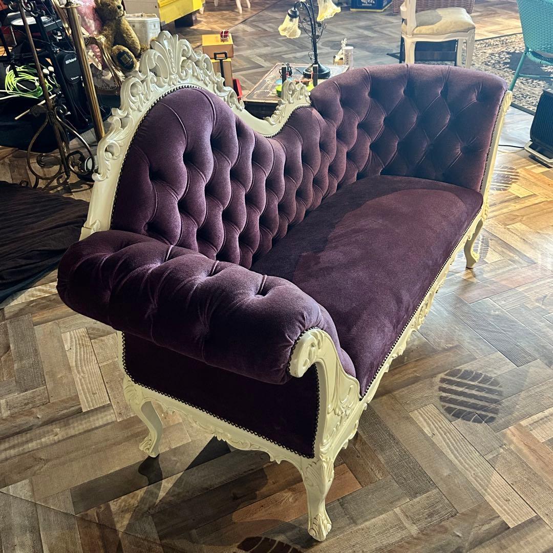 ヴィクトリアンスタイル 紫色ソファ