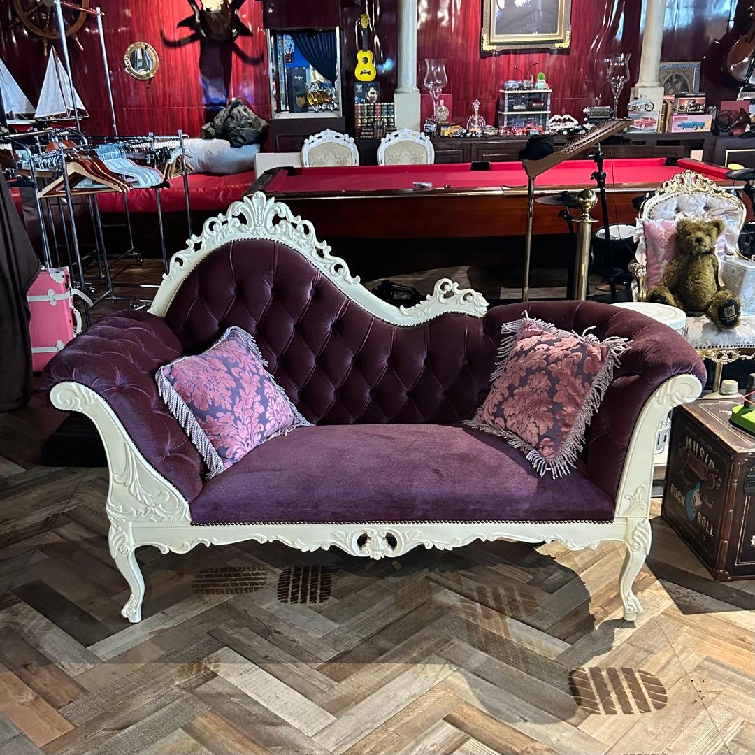 ヴィクトリアンスタイル 紫色ソファ