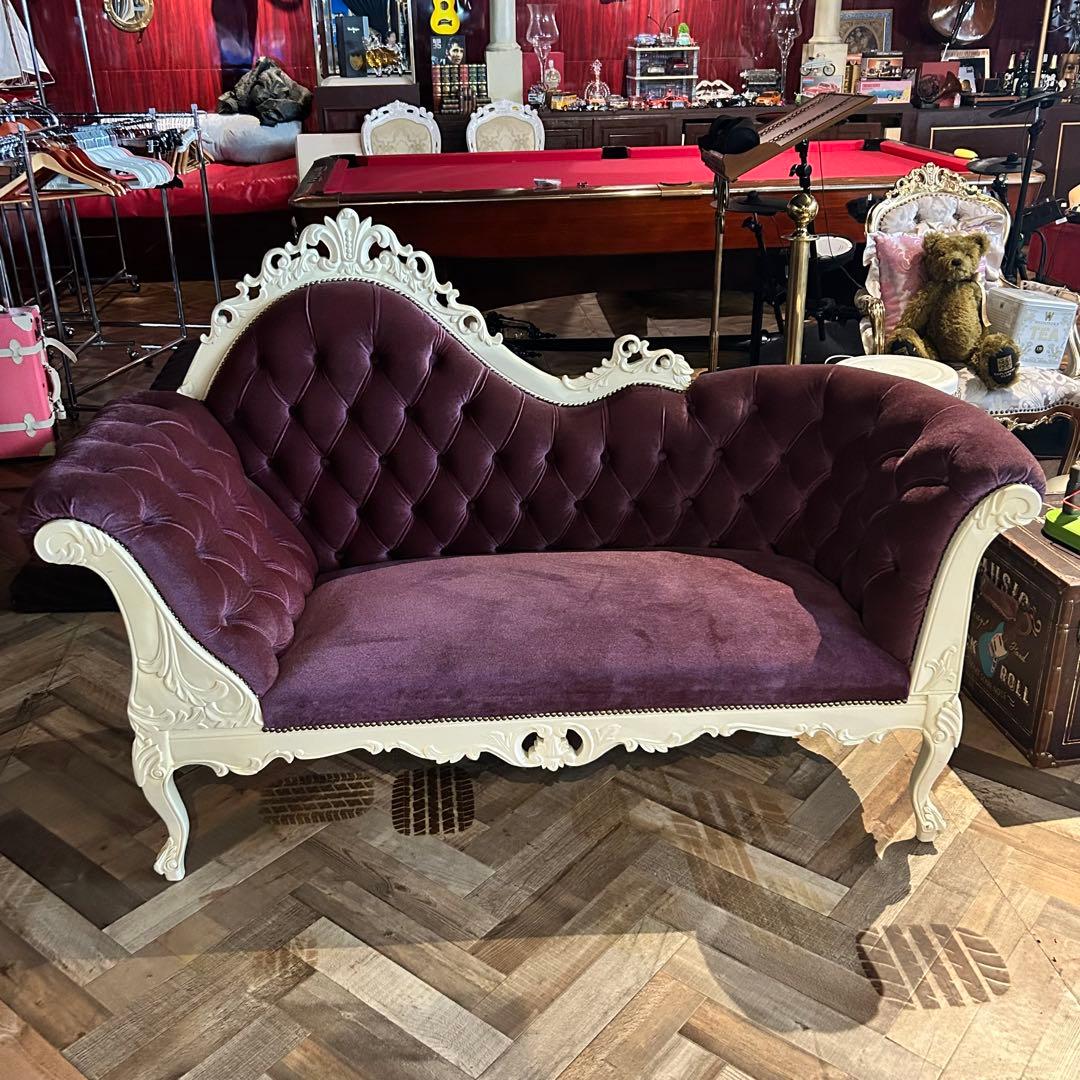 ヴィクトリアンスタイル 紫色ソファ