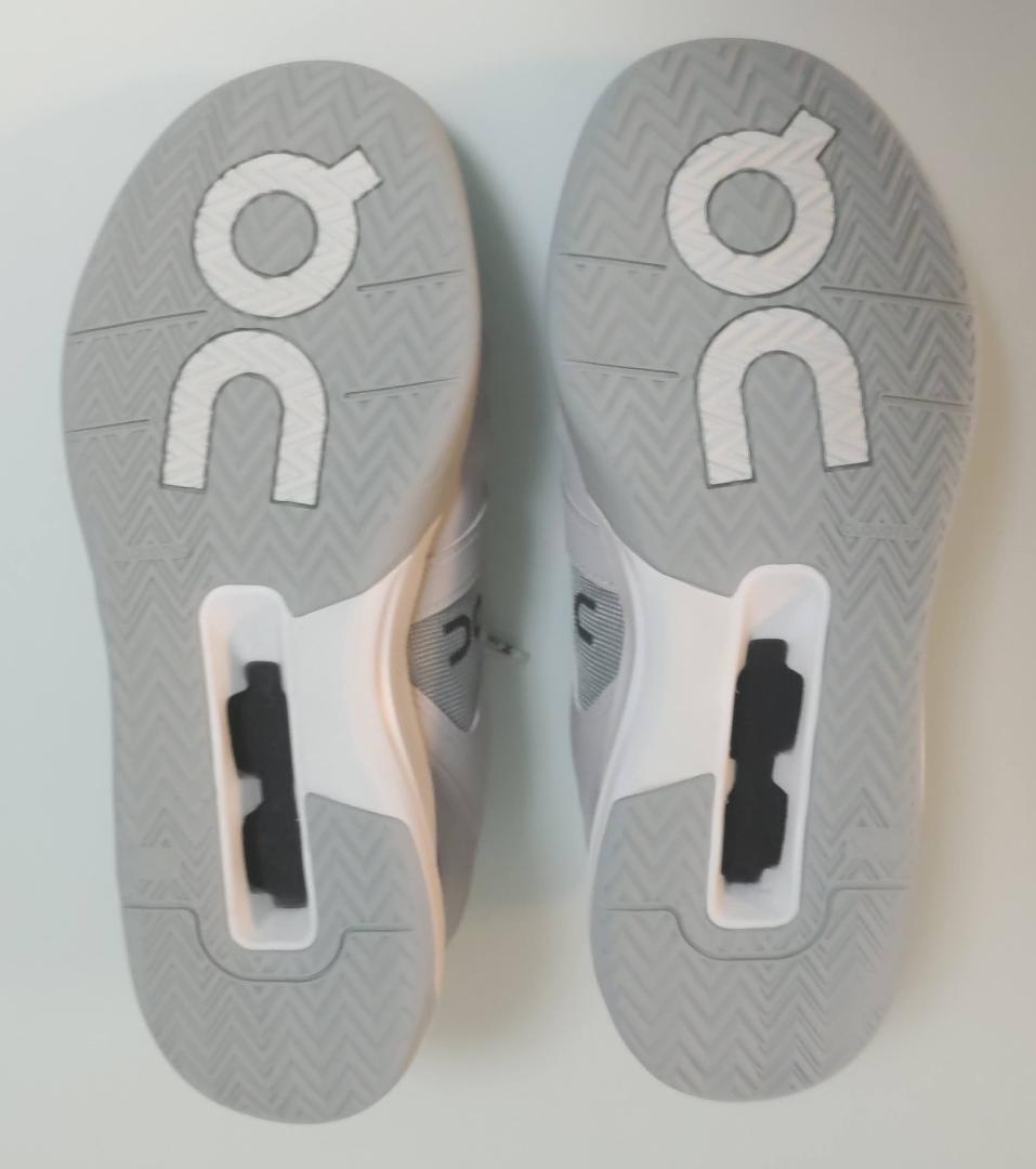 On THE ROGER Clubhouse Pro 27センチ