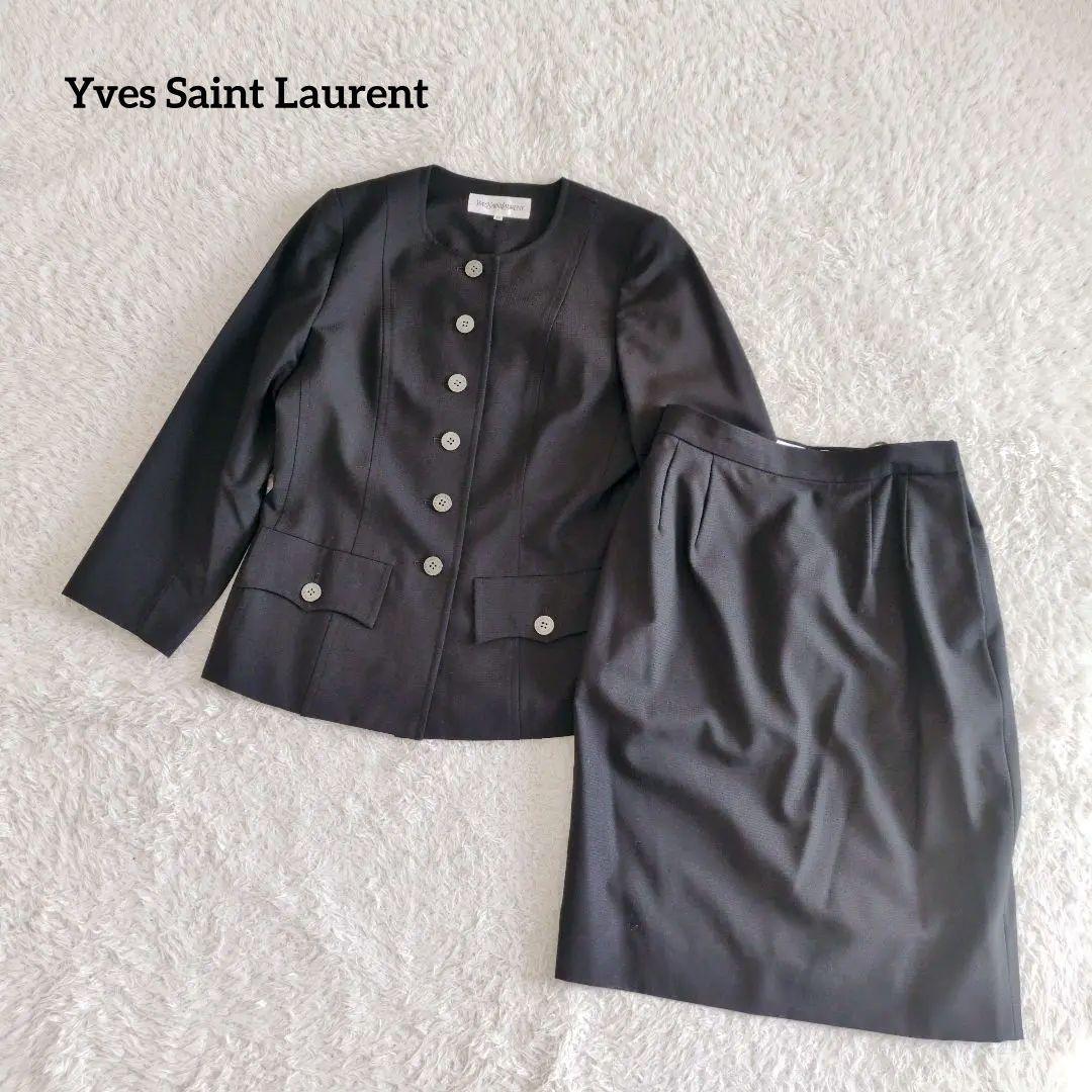 イヴサンローラン　ノーカラースカートスーツ　セットアップ　黒