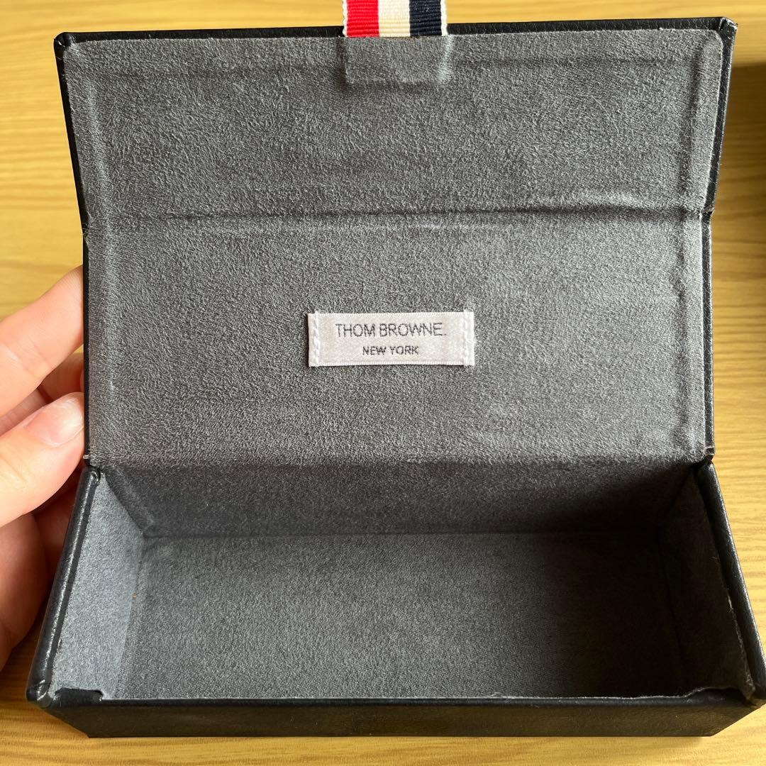 THOM BROWNE ブラックキャットアイサングラス