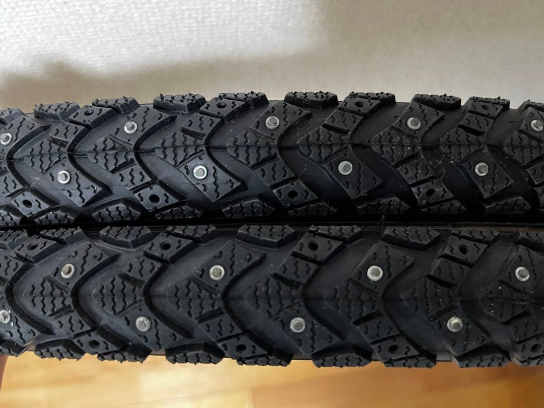 SCHWALBEマラソンウィンター　スパイクタイヤ　700X35C