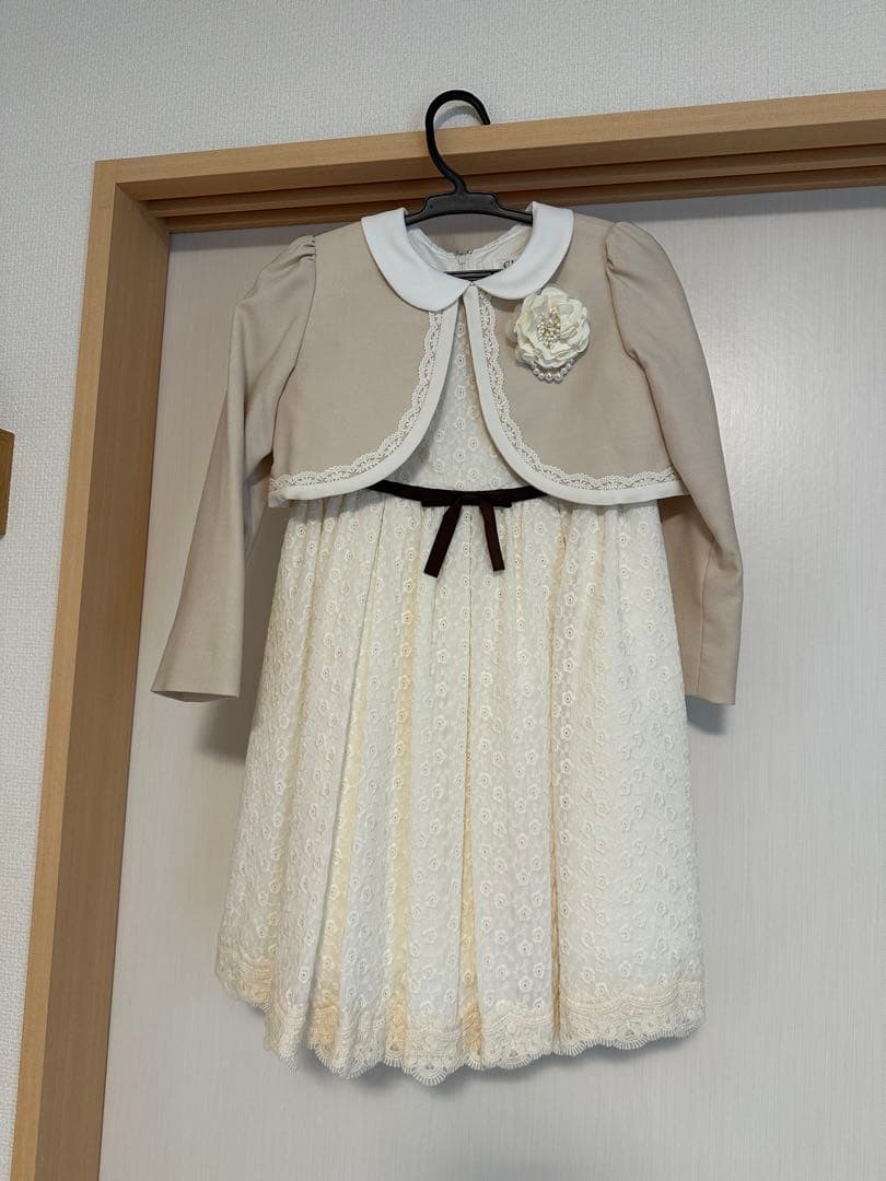 ショパン子供用フォーマルドレス　クリーム色（コサージュとボレロ付き）着用回数一回
