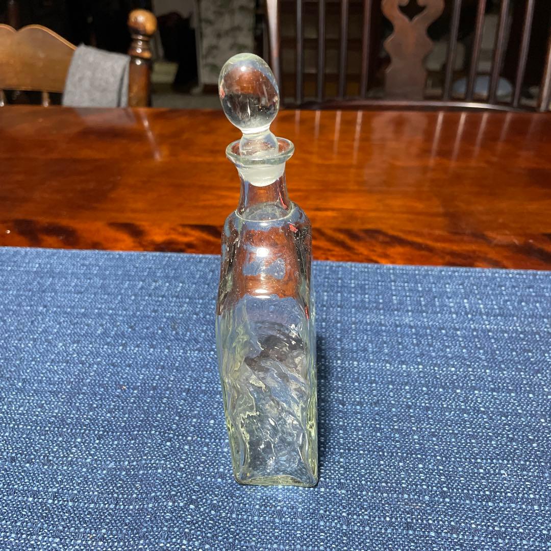 倉敷手吹カットガラス 四角形ボトル ボール型キャップ