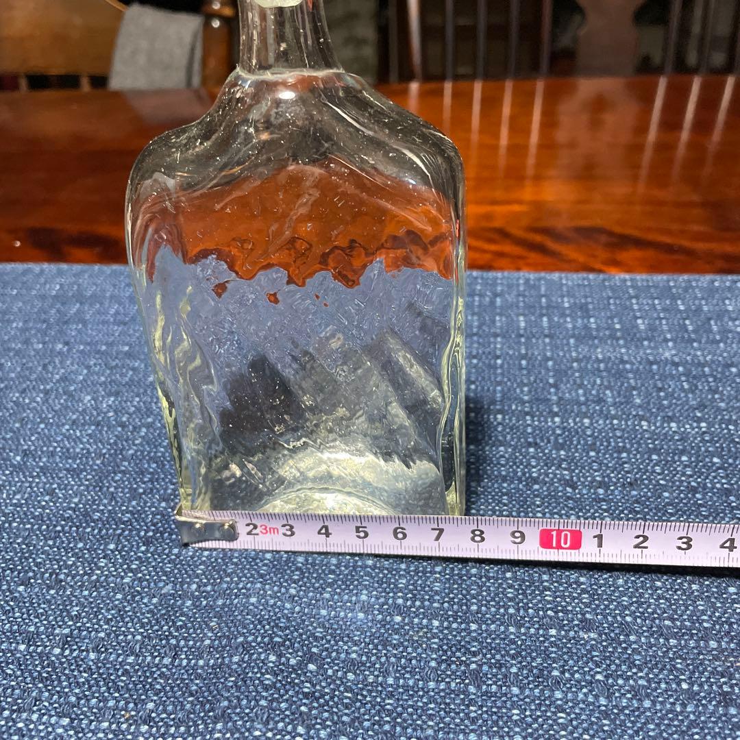 倉敷手吹カットガラス 四角形ボトル ボール型キャップ