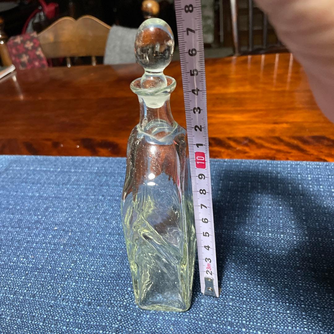 倉敷手吹カットガラス 四角形ボトル ボール型キャップ