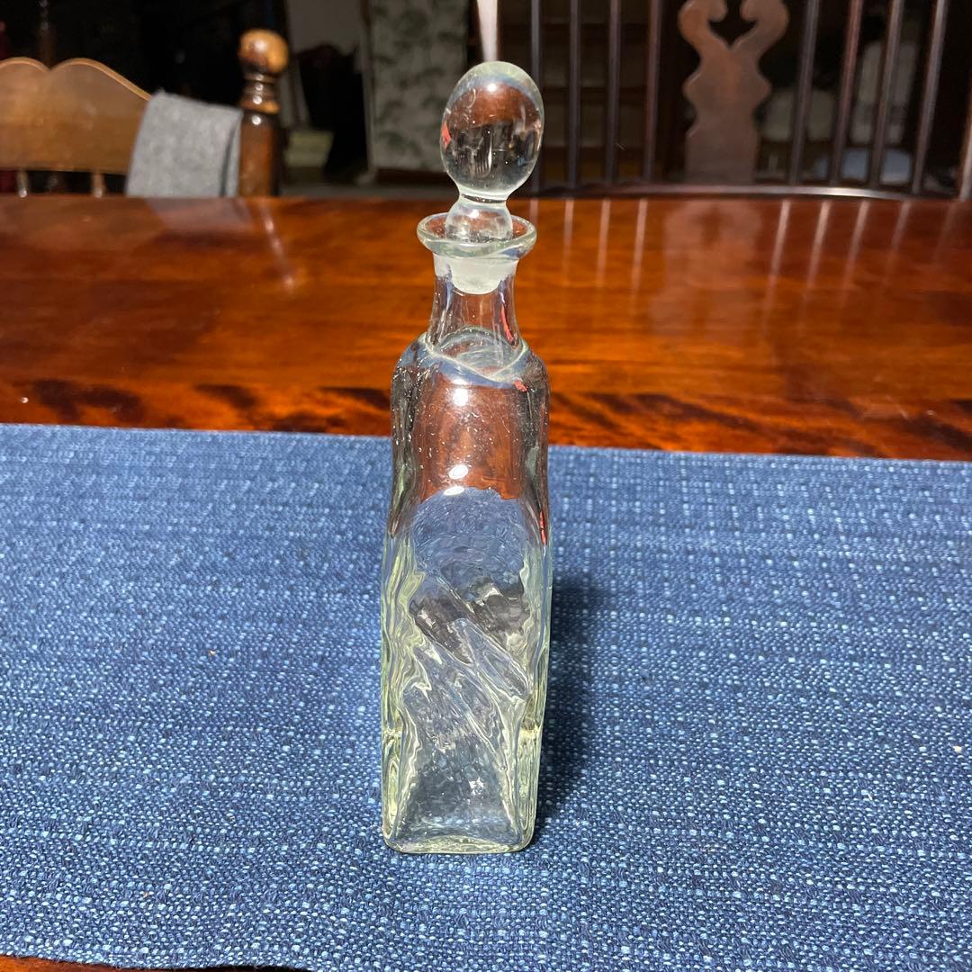 倉敷手吹カットガラス 四角形ボトル ボール型キャップ