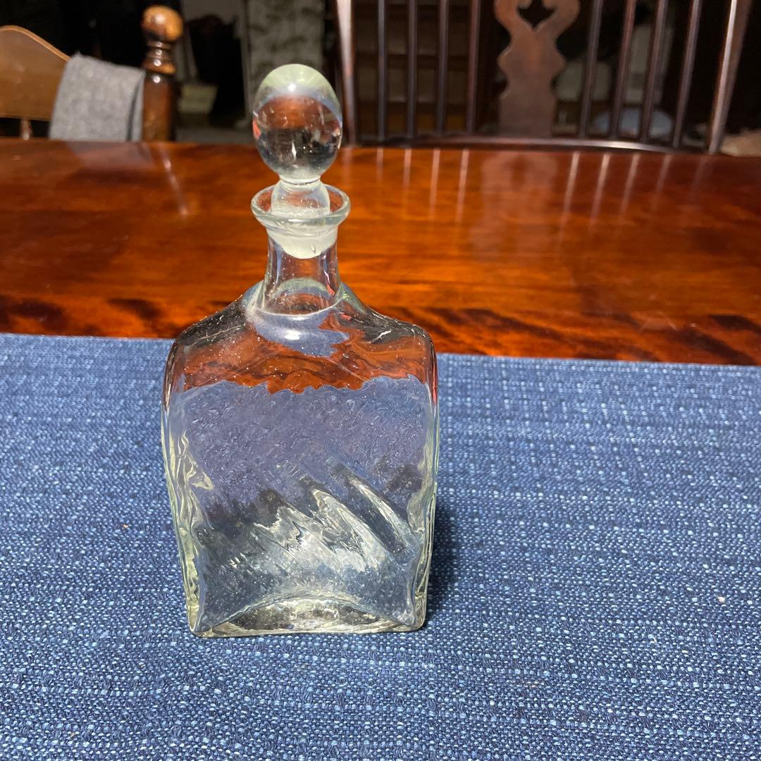 倉敷手吹カットガラス 四角形ボトル ボール型キャップ