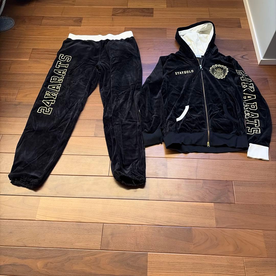 24KARATS ベルベット フード付きジャージ　ショートパンツ２枚