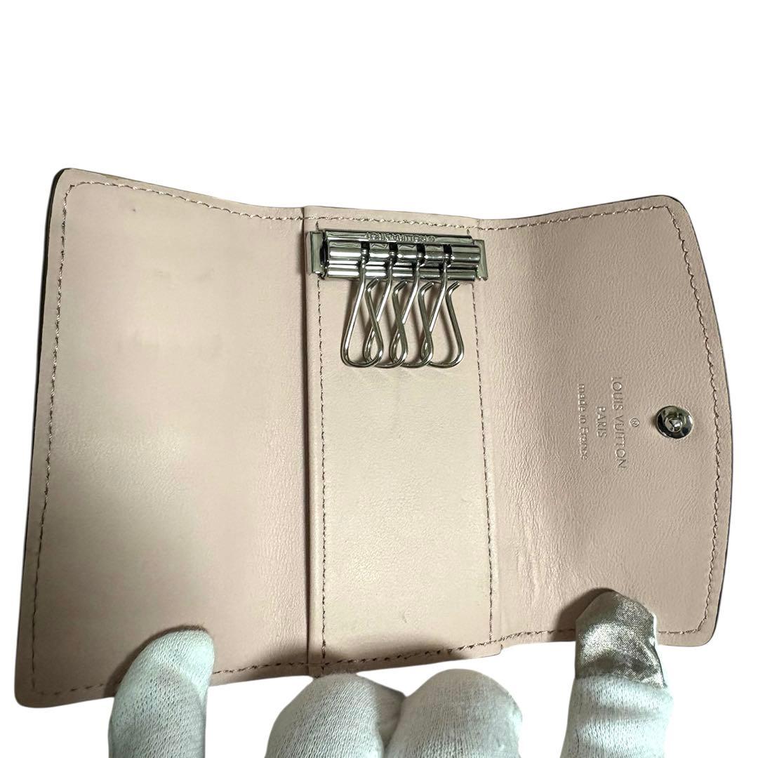 ルイヴィトン キーケース マヒナ キーホルダー