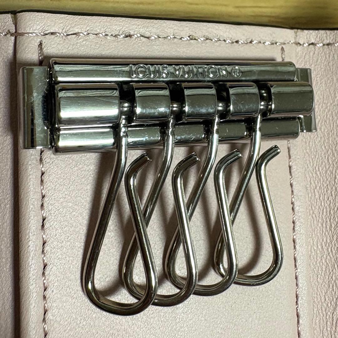 ルイヴィトン キーケース マヒナ キーホルダー