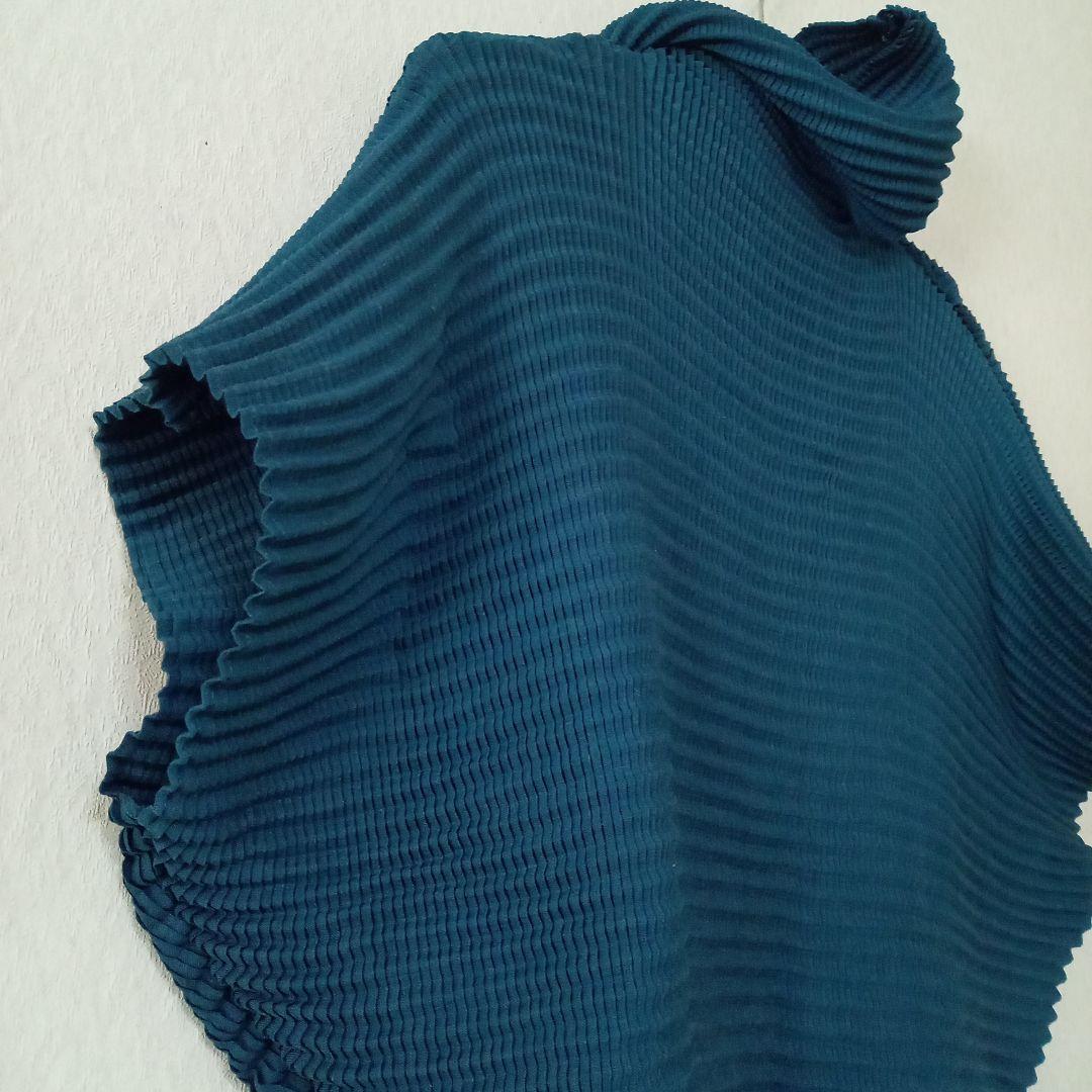 ISSEY MIYAKE　ウール混　ハイネック　ドルマントップス　鱗プリーツ
