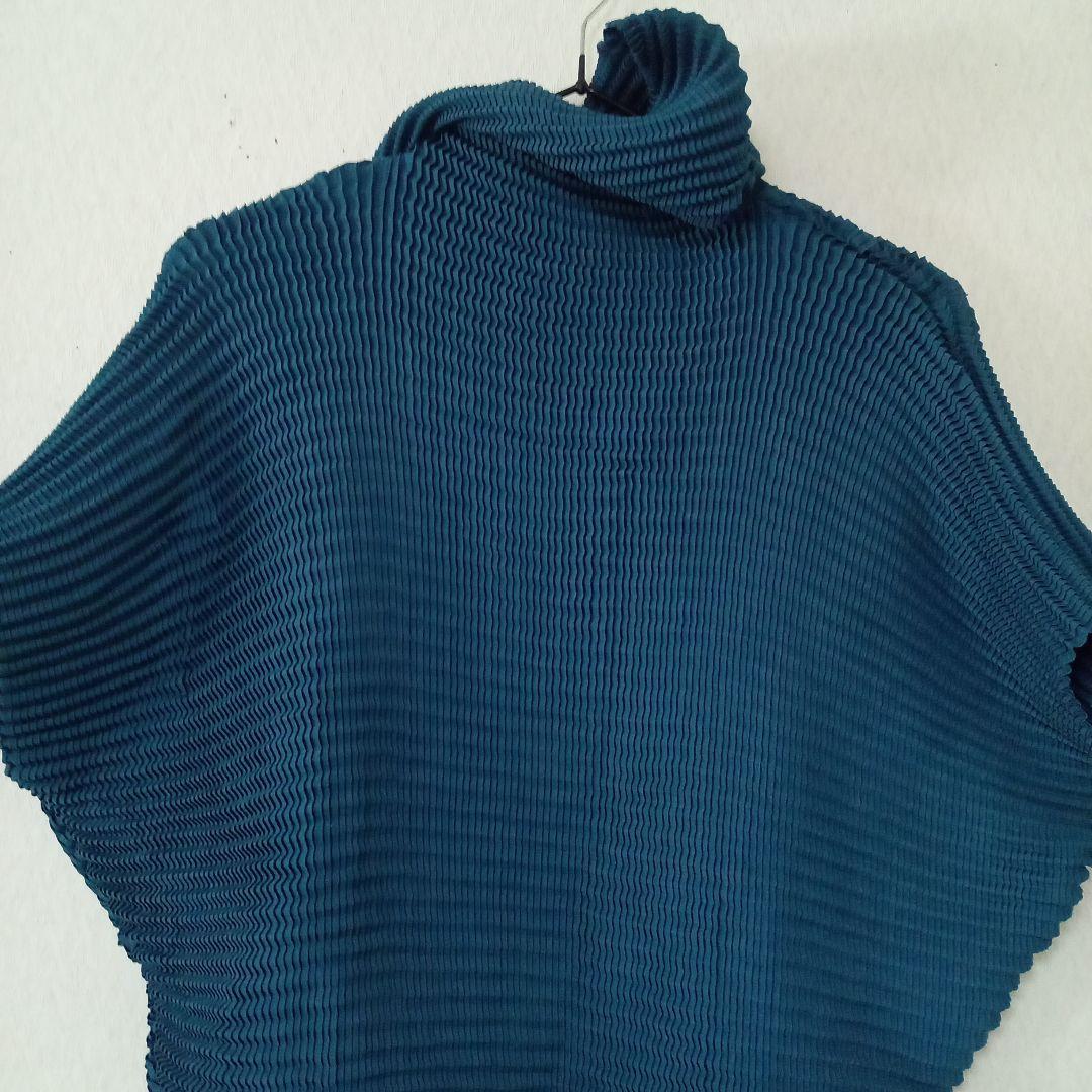 ISSEY MIYAKE　ウール混　ハイネック　ドルマントップス　鱗プリーツ
