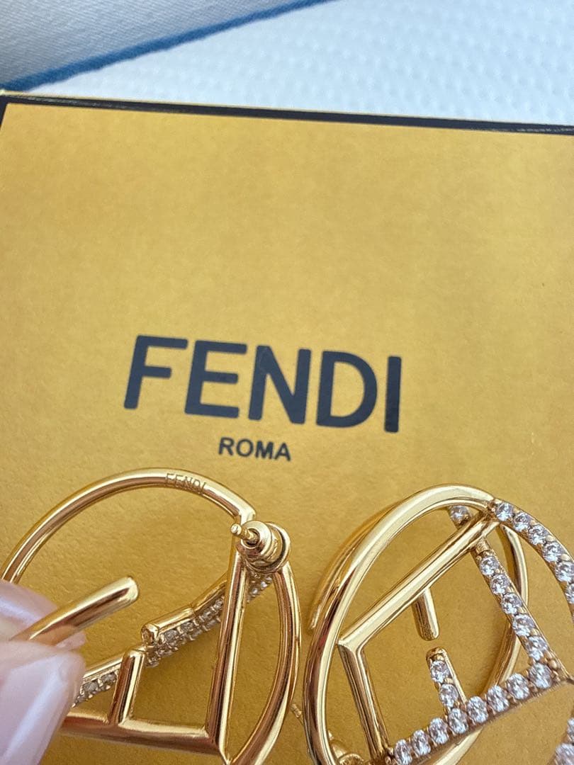 【Rinoさま専用】FENDI ゴールド フープピアス ラインストーン ロゴ