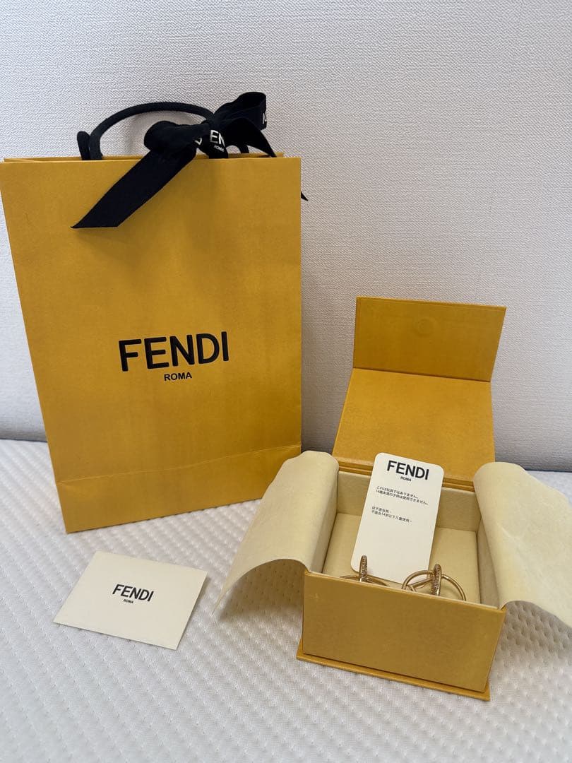 【Rinoさま専用】FENDI ゴールド フープピアス ラインストーン ロゴ