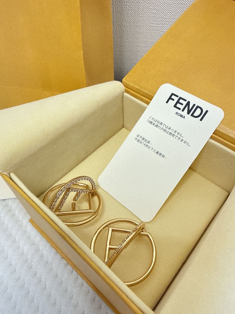 【Rinoさま専用】FENDI ゴールド フープピアス ラインストーン ロゴ