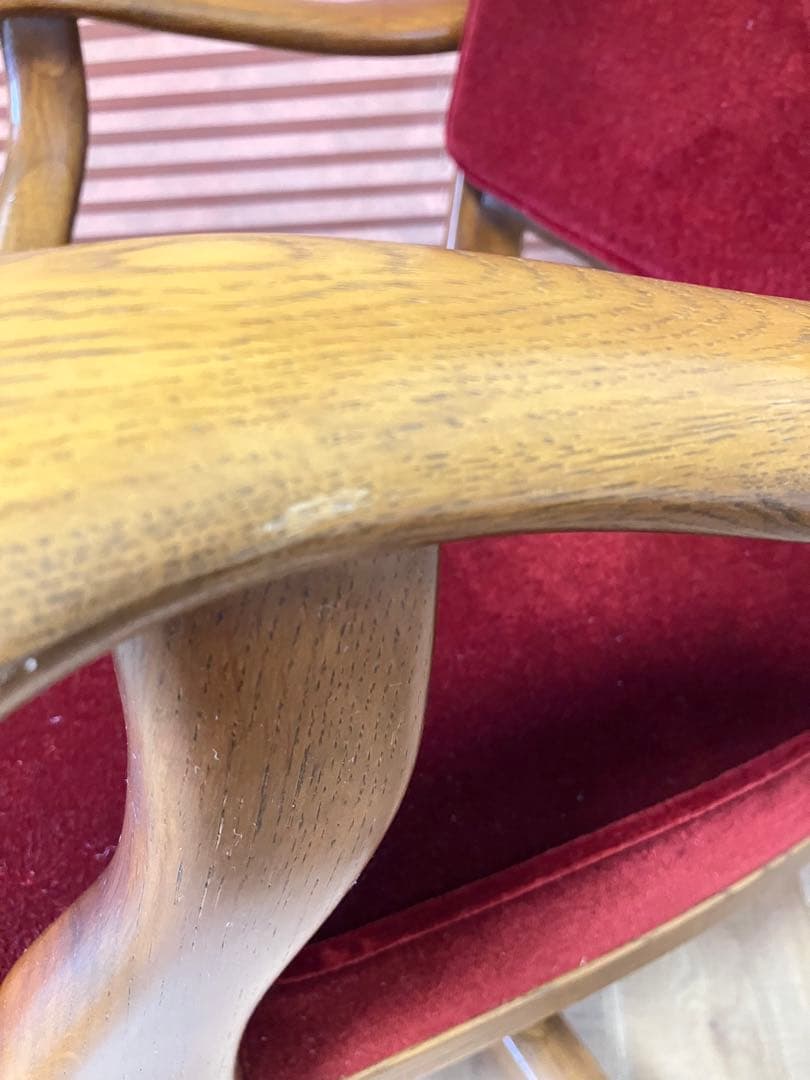 カリモク　コロニアルデスクチェアー　レッドモケット　アーム付き