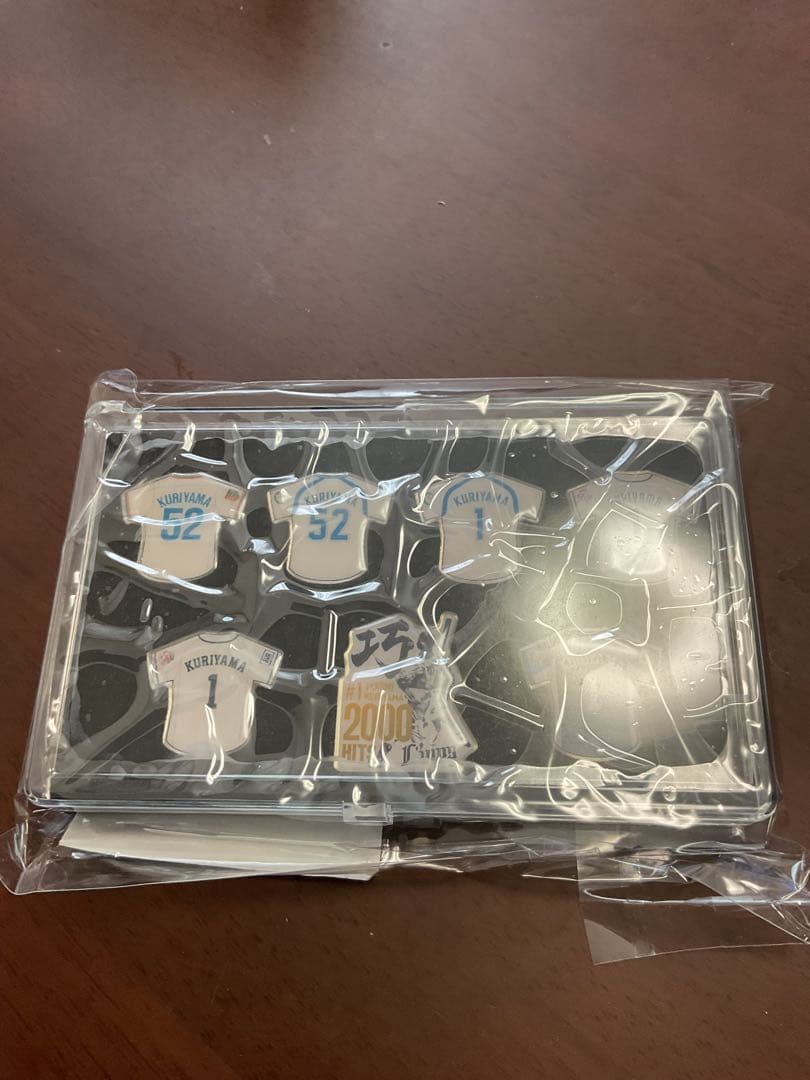 栗山巧 2000ヒット 額装メダルセット、記念バッジセット