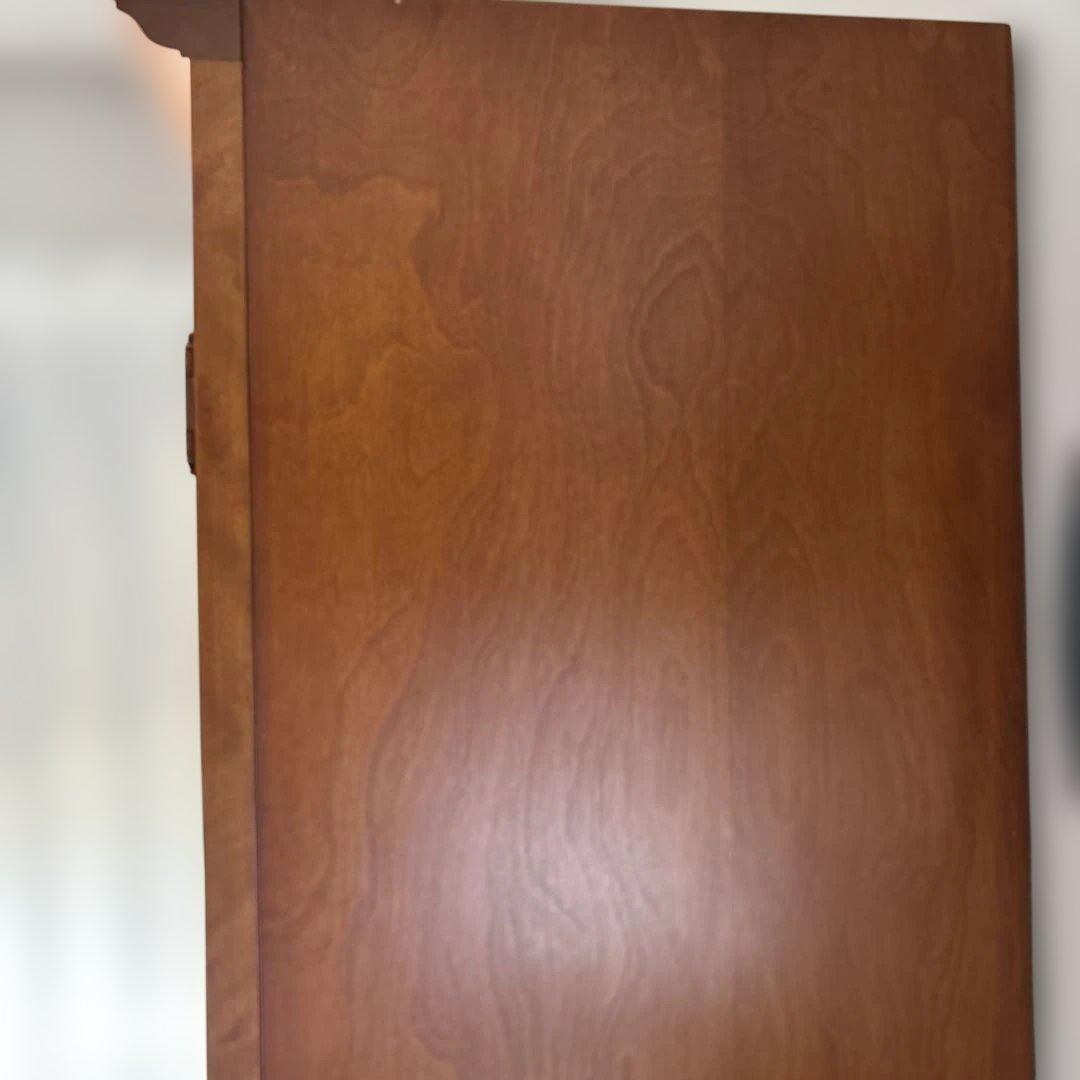 としちゃん ダニエル製木製ブラウンディスプレイキャビネット、食器棚