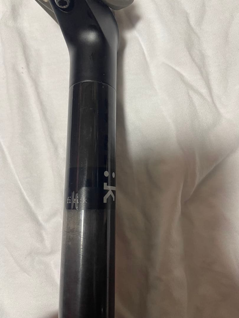 フィジーク　カーボンサドル　シートポスト　セット