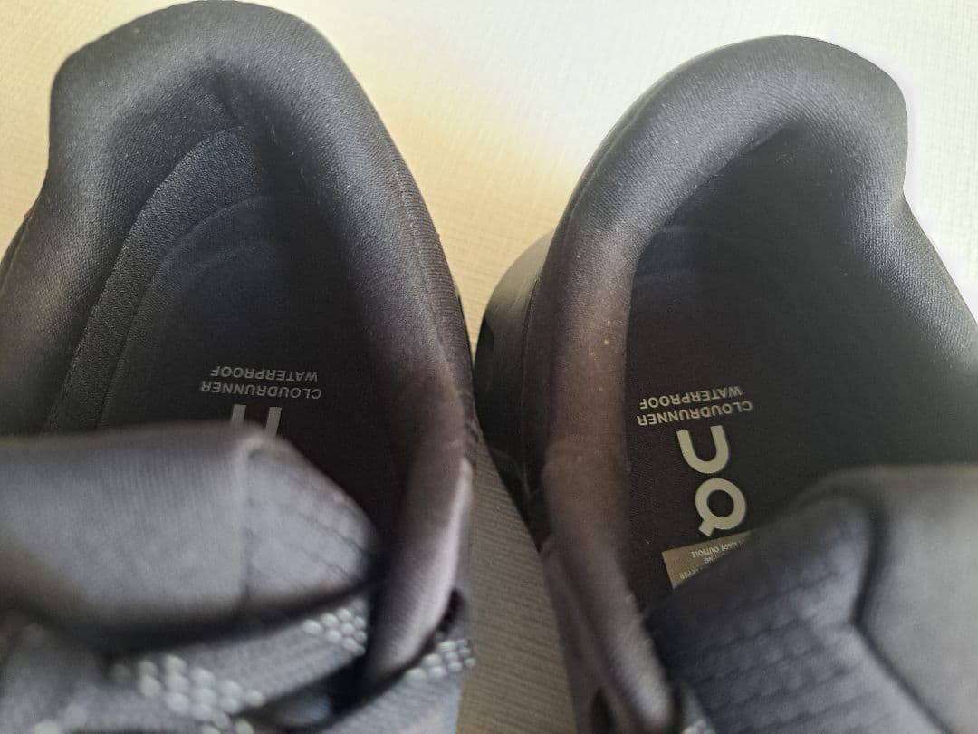 on 未使用クラウドランナー 2 ウォータープルーフ レディース24　黒　防水