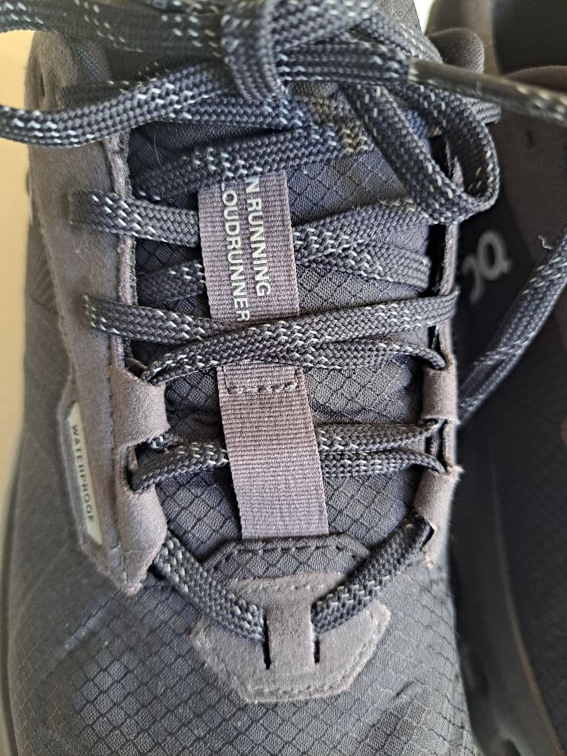 on 未使用クラウドランナー 2 ウォータープルーフ レディース24　黒　防水