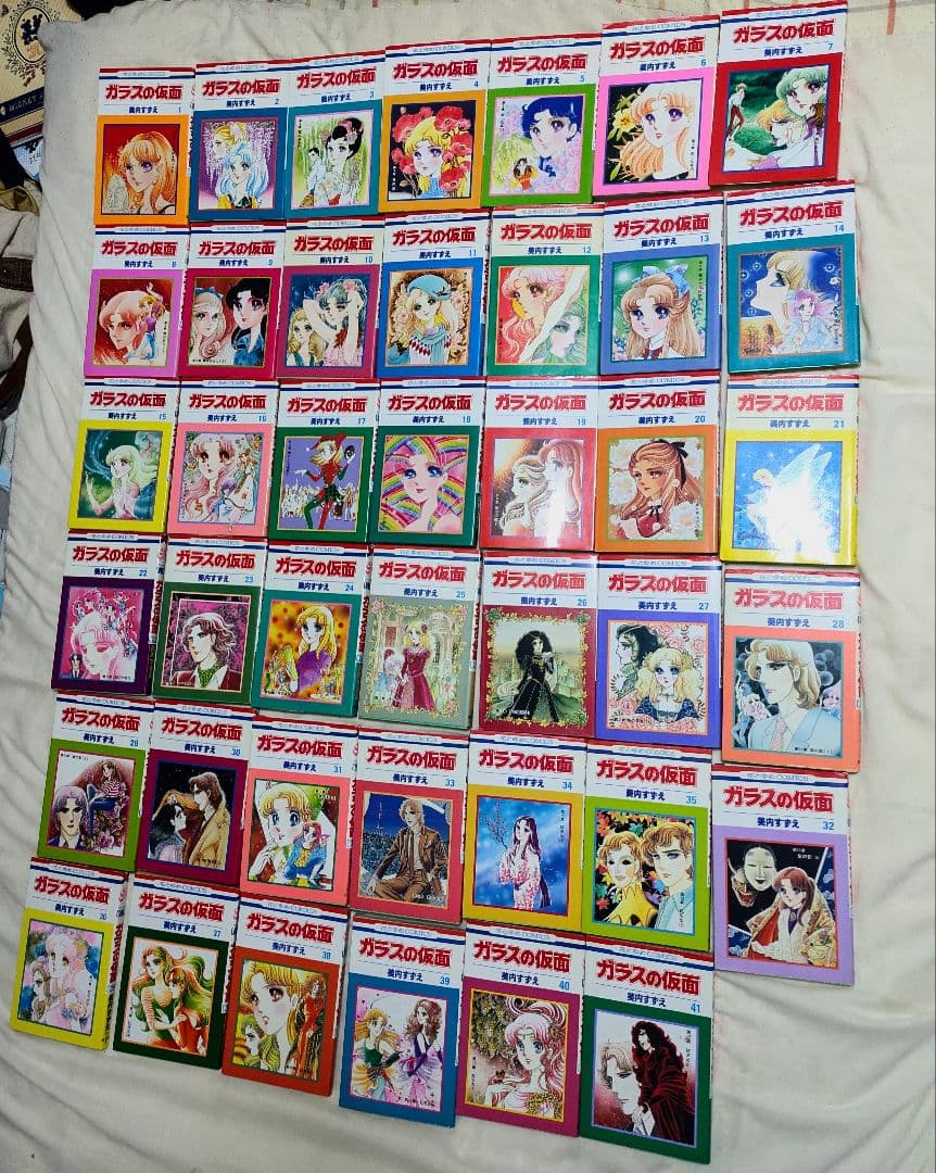 【ガラスの仮面 全41巻セット】
名作「ガラスの仮面」のセット。