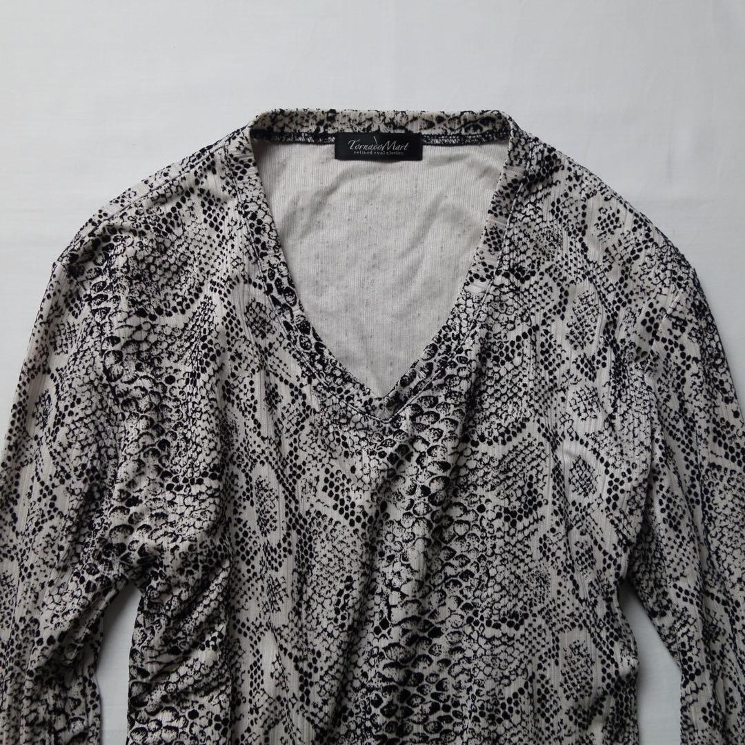 トップス Tornado Mart Python V-neck Long Sleeve T