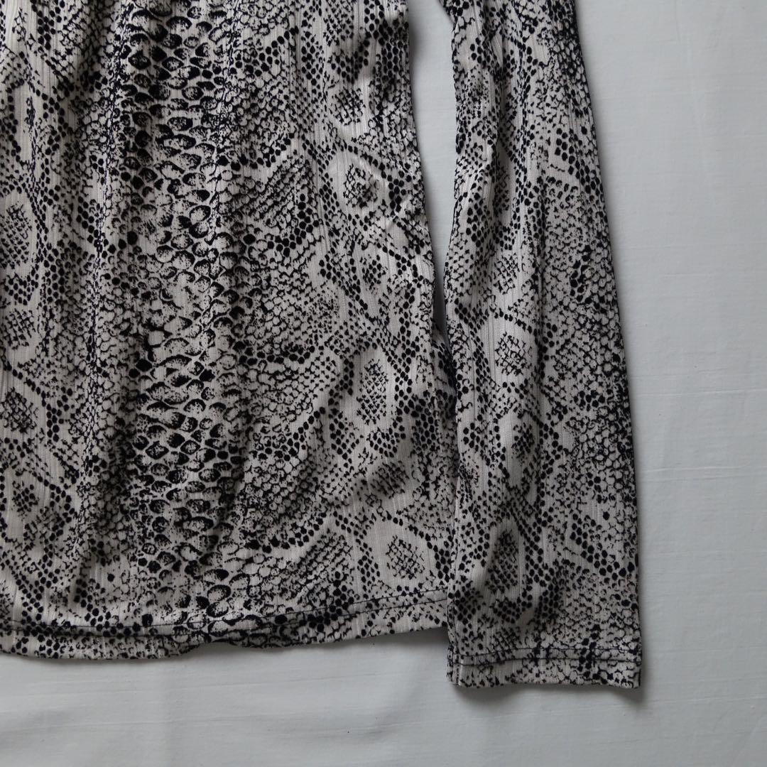 トップス Tornado Mart Python V-neck Long Sleeve T