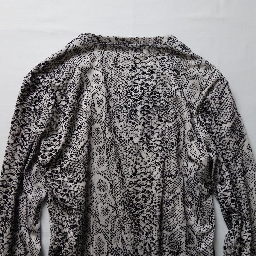 トップス Tornado Mart Python V-neck Long Sleeve T