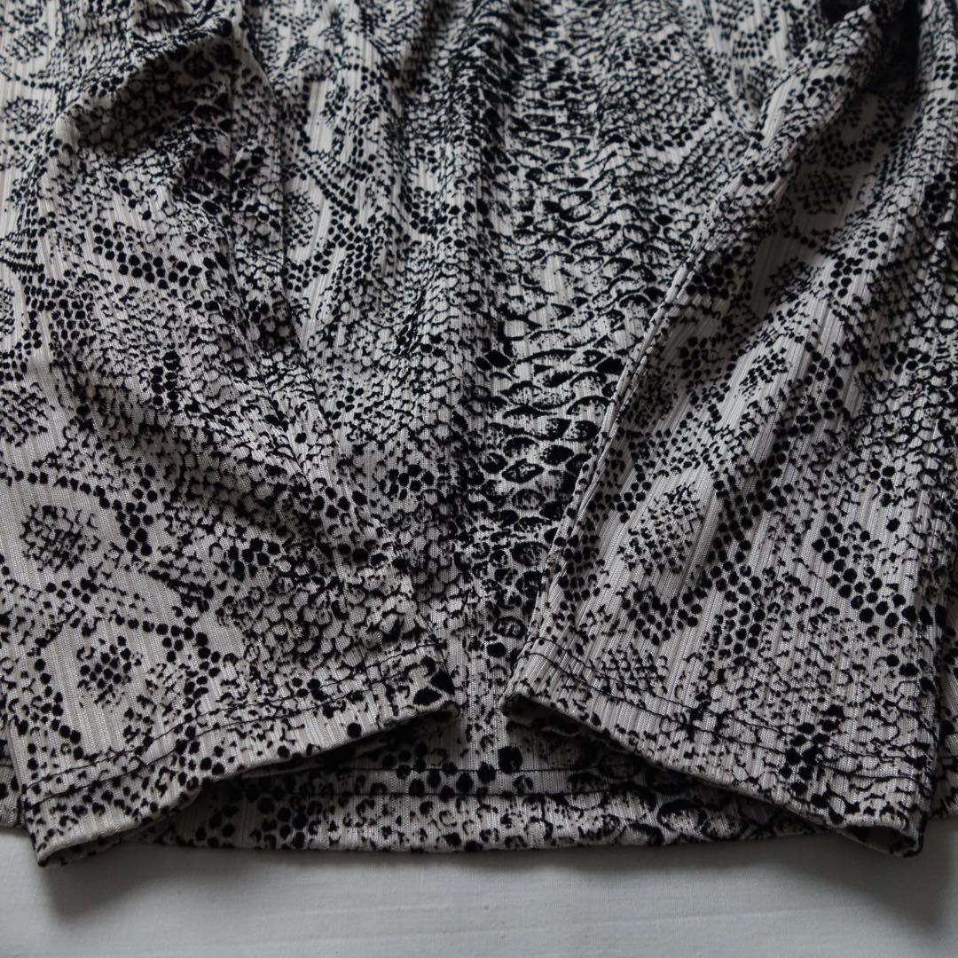 トップス Tornado Mart Python V-neck Long Sleeve T