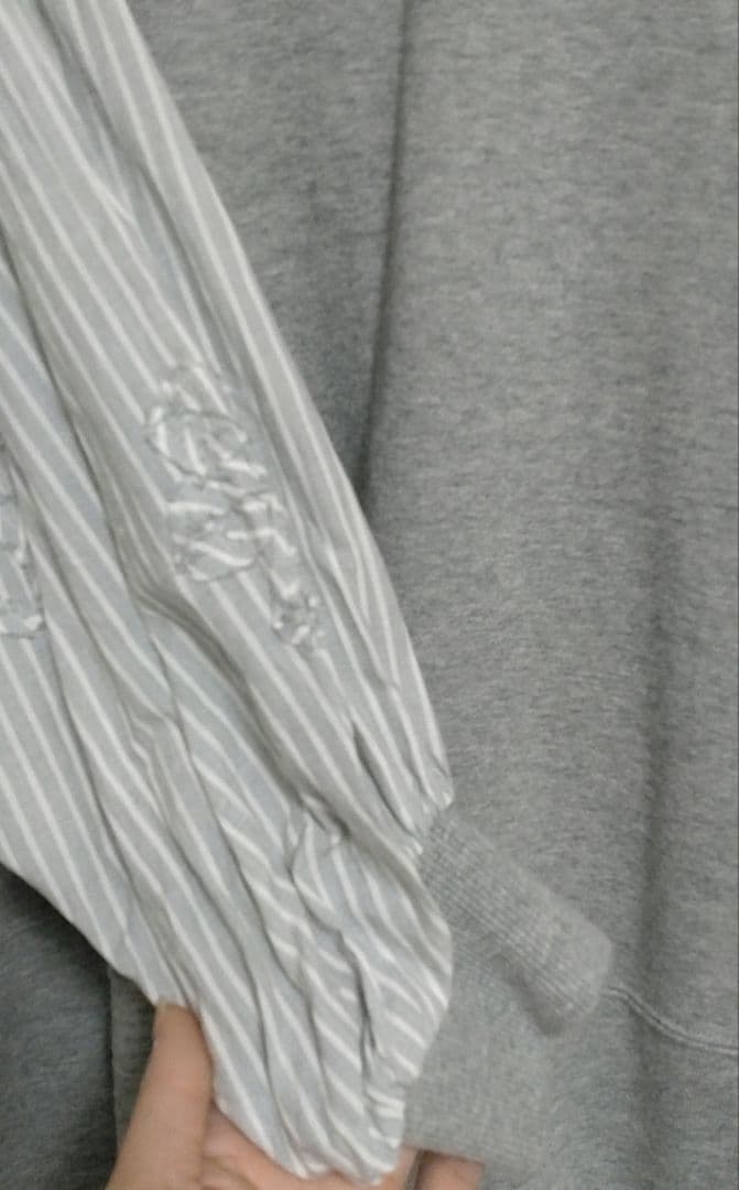 ビアズリー 袖パフトレーナー グレー 花柄