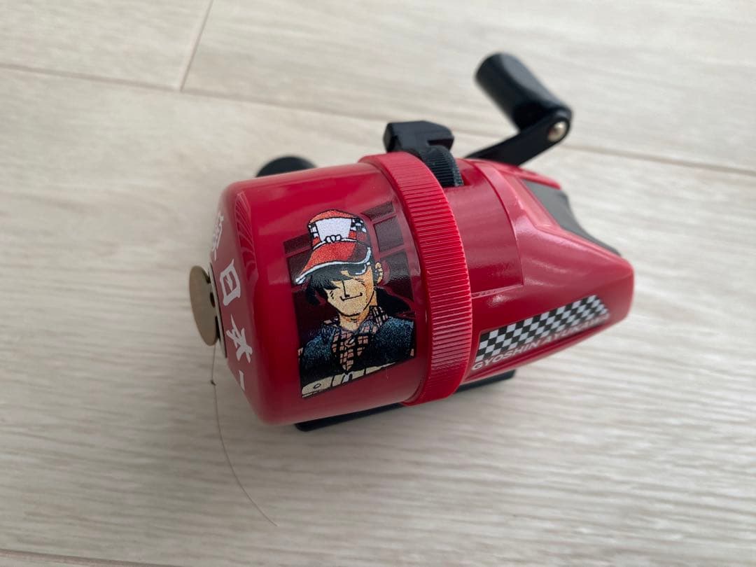 【五十鈴工業】ピッキーノ 釣りキチ三平/鮎川魚紳 ボディカラー：レッド