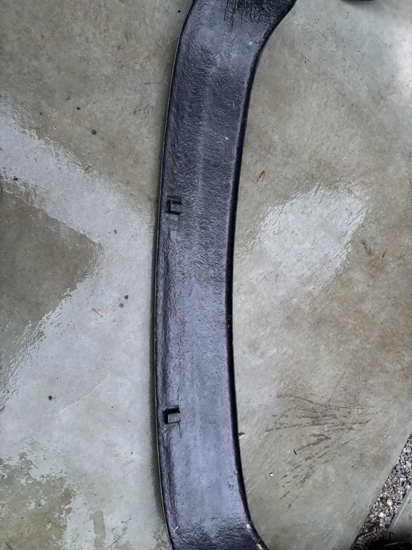 E24キャラバンワイパーガード