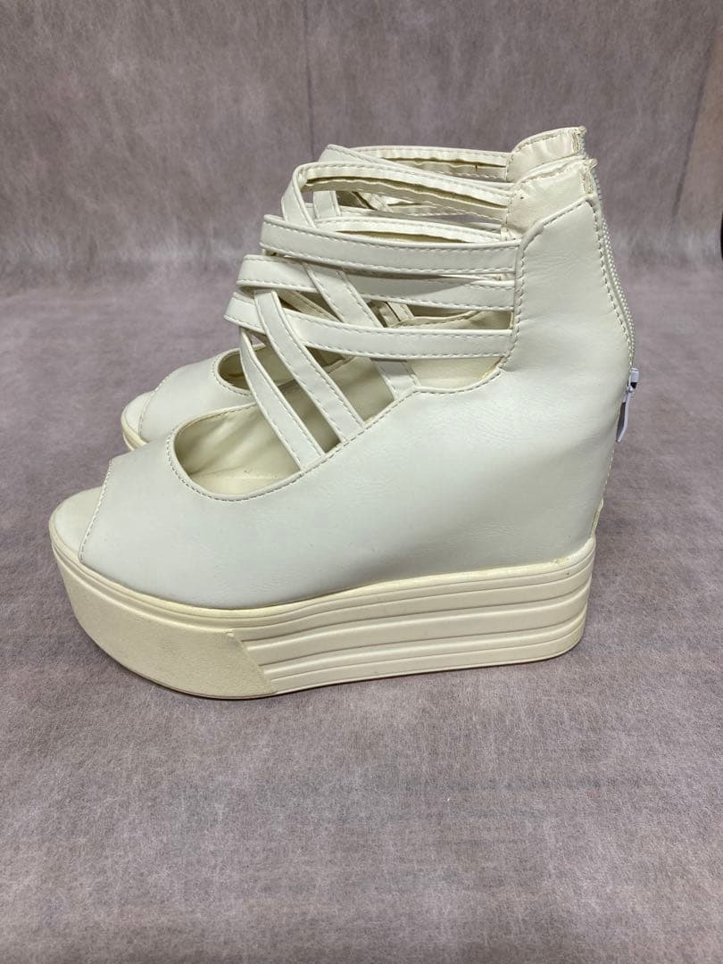 versace ホワイトオープントゥプラットフォームシューズ