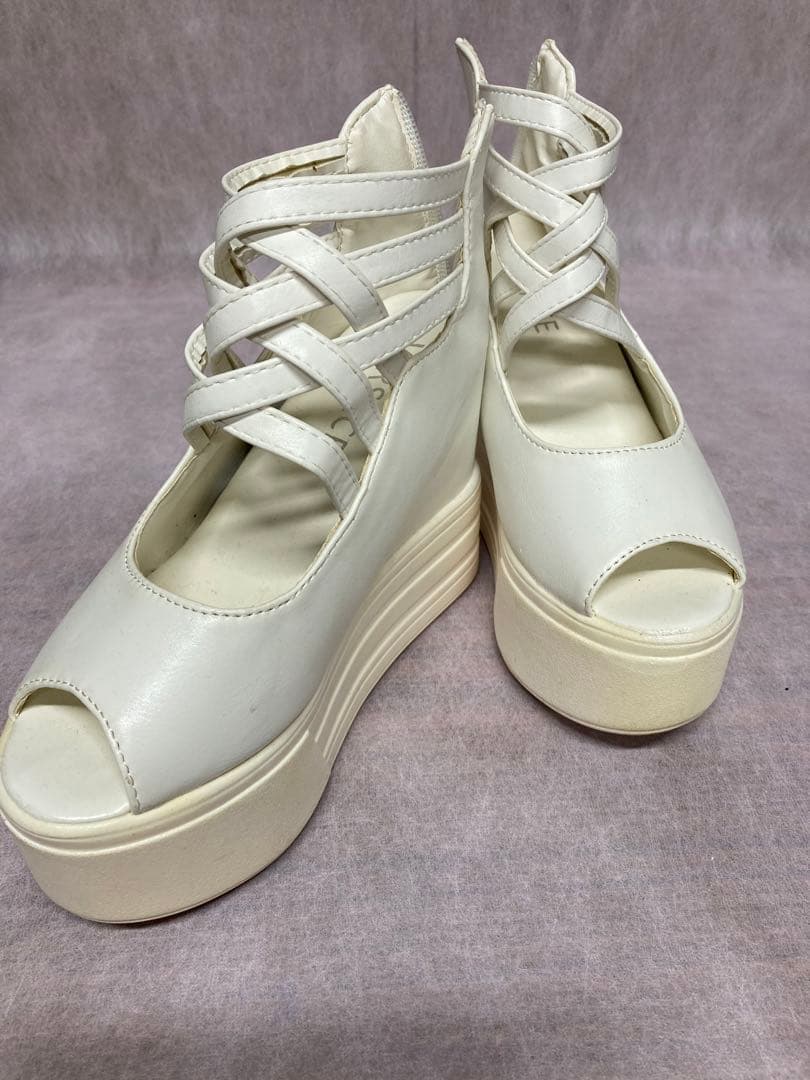 versace ホワイトオープントゥプラットフォームシューズ