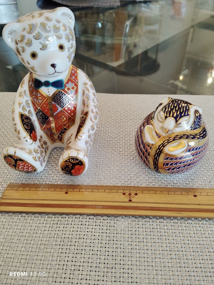 クマの陶器置物　華やかなデザインロイヤルクラウンダービー　ペーパーウェイト　2体