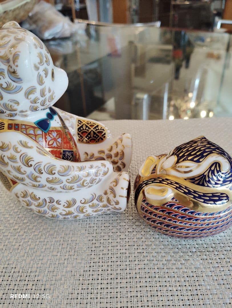 クマの陶器置物　華やかなデザインロイヤルクラウンダービー　ペーパーウェイト　2体