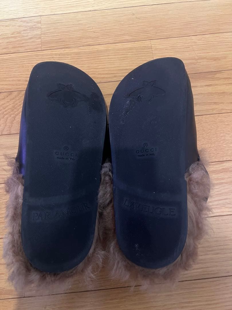 Gucci アングリーキャット ファー サンダル