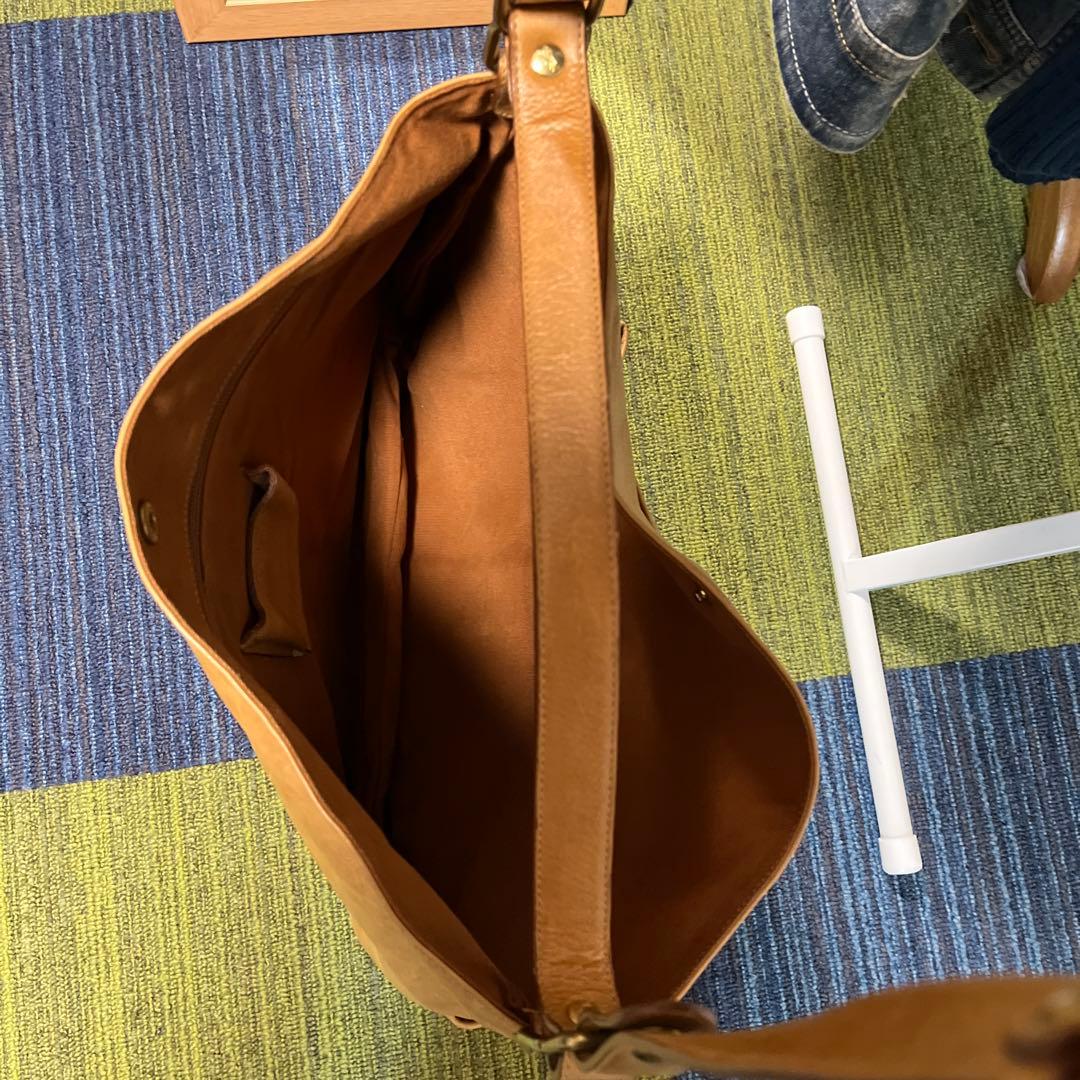 IL BISONTE ベージュレザー バッグ