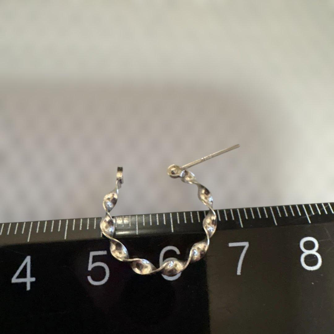 k14WGフープピアス リボン ねじり ツイスト