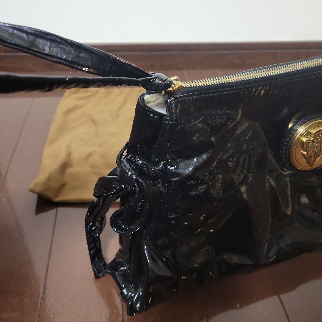 グッチ　大きめクラッチバッグ　黒エナメル