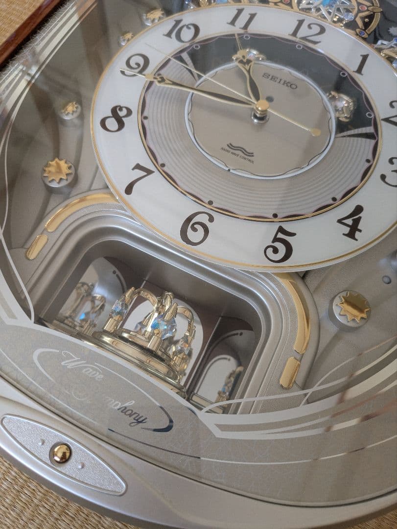 【美品】SEIKO 電波掛時計 クリスタル装飾